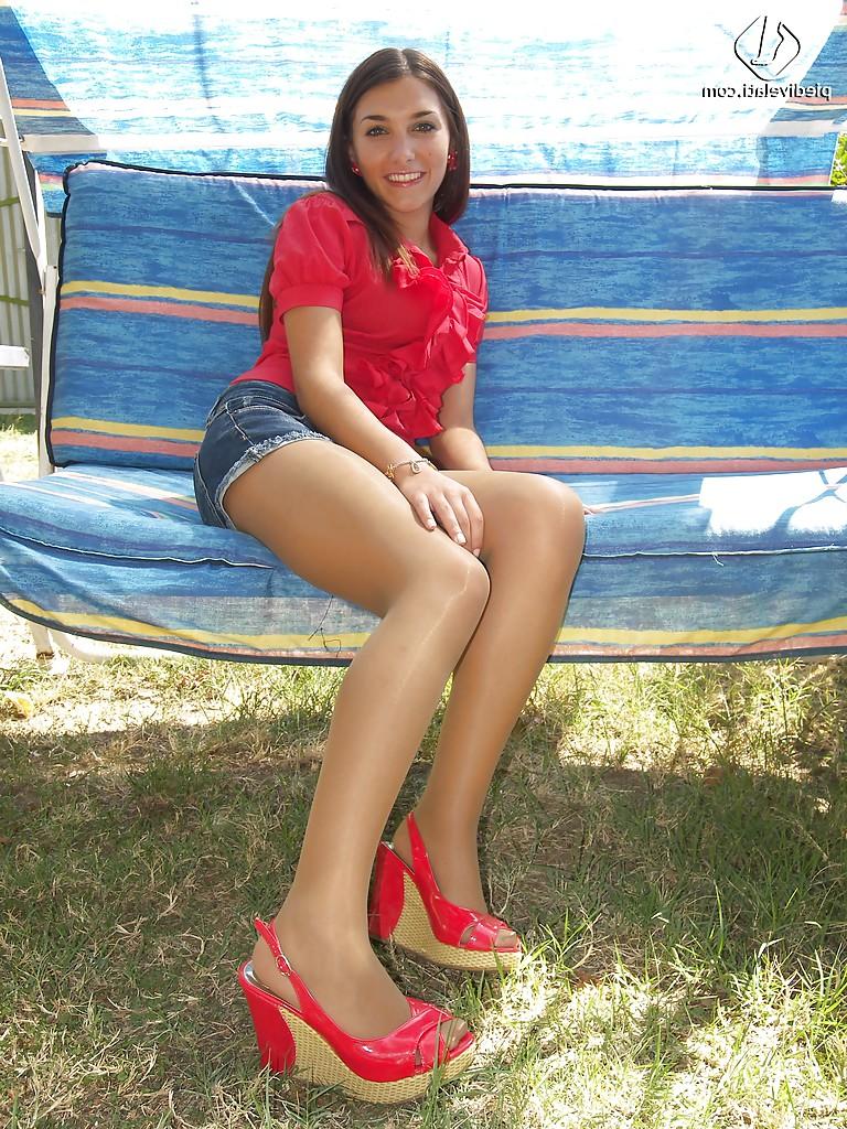 16P Brunette babe with long sexy legs Valentina has a new photo session