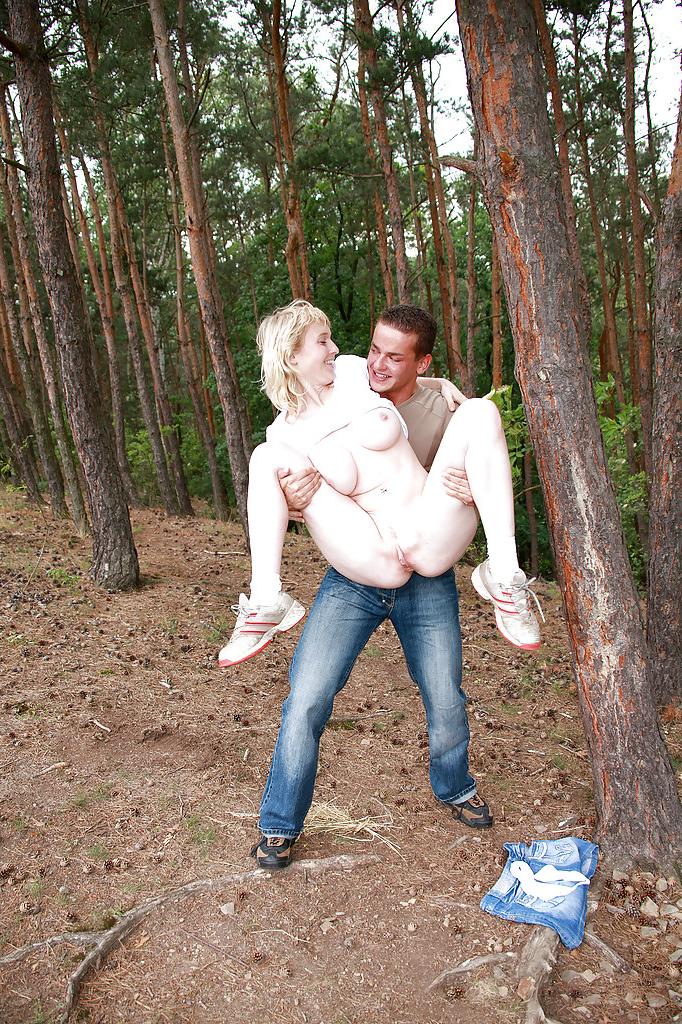 16P Busty MILF Melissa gives a titjob and gets fucked in the woods