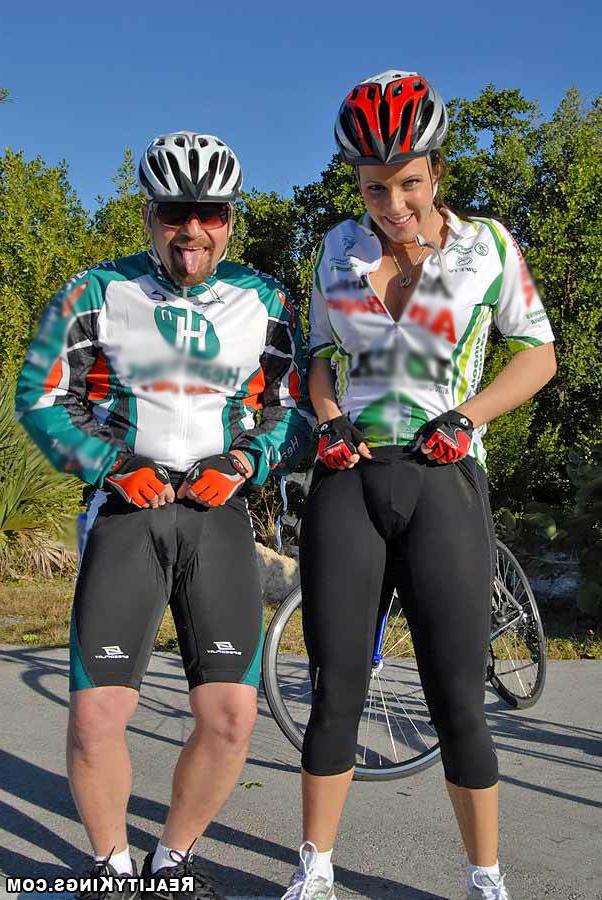 13P Sexy cyclist milf hooked up during outdoor ride and fucked