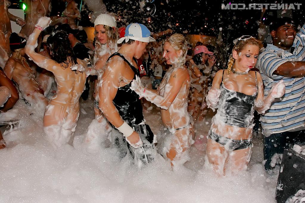 16P Loveable young babes getting slammed hardcore at the wild sex party