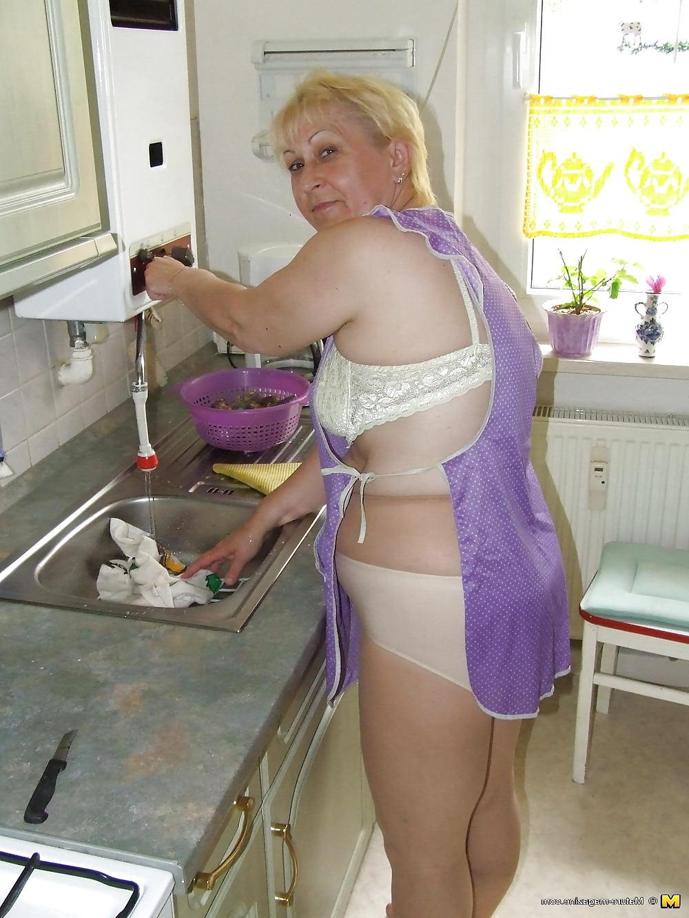 20P Mature pantyhose