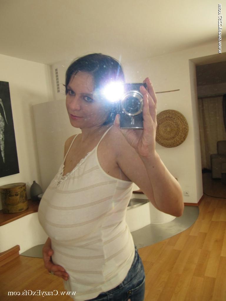16P Fatty babe in blue jeans exposing her flabby boobs and picturing herself