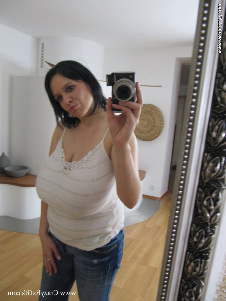 16P Fatty babe in blue jeans exposing her flabby boobs and picturing herself
