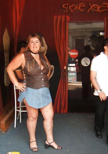18P Suzisoumise Sex Shop Slut
