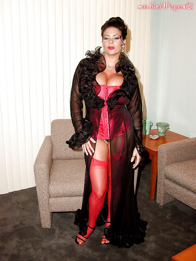 16P Sexy black lingerie makes Linsey Dawn McKenzie looks even more fuckable.