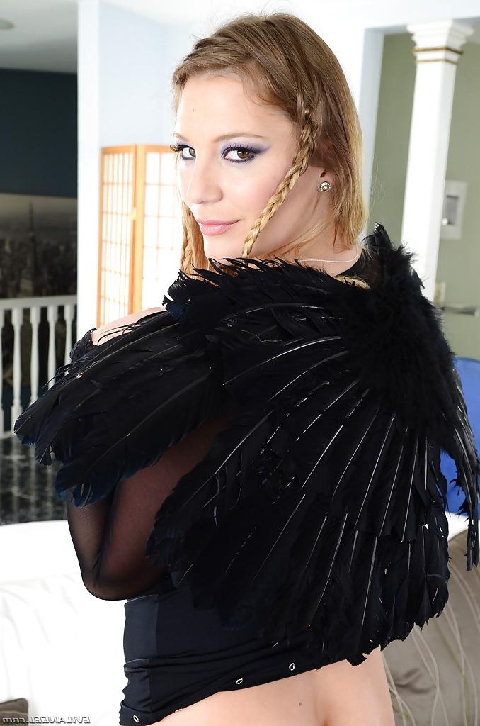 16P Curvy blonde babe on high heels Aurora Snow posing wearing strapon