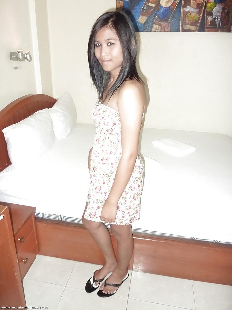 16P Cute asian babe in fancy dress spreading her legs and getting fucked