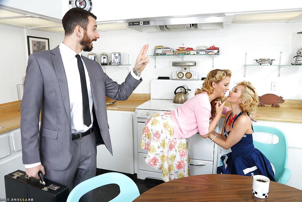16P Retro pinup models Aaliyah Love and Cherie Deville tribbing in kitchen