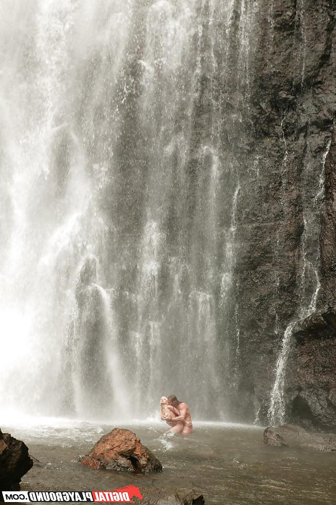 16P Stunning milf Jesse Jane fucks outdoor in the waterfall on cam