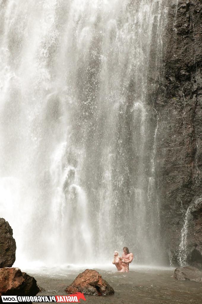 16P Stunning milf Jesse Jane fucks outdoor in the waterfall on cam
