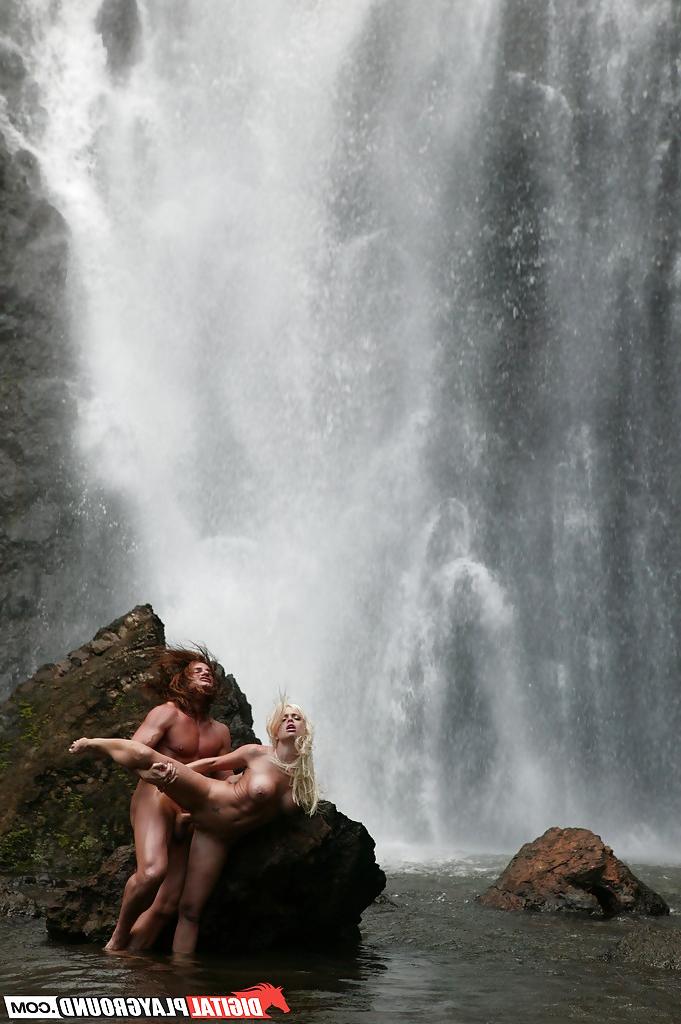 16P Stunning milf Jesse Jane fucks outdoor in the waterfall on cam
