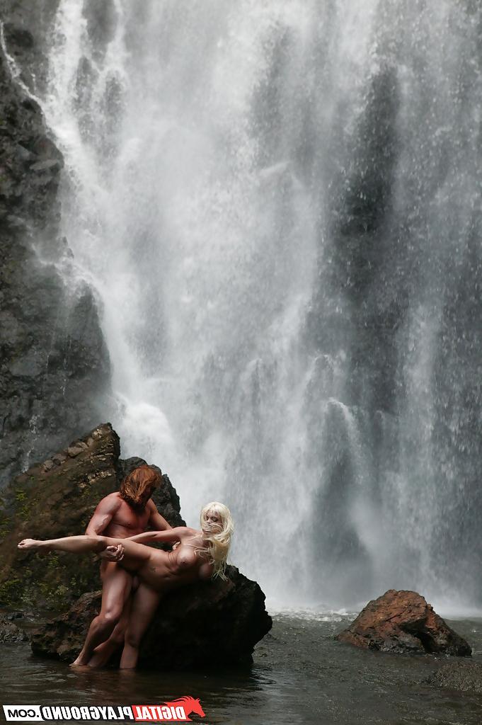 16P Stunning milf Jesse Jane fucks outdoor in the waterfall on cam