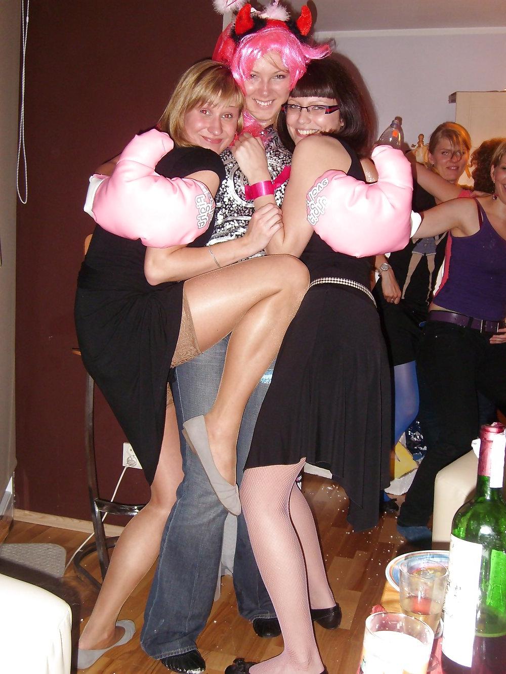 17P Candid Pantyhose Girls