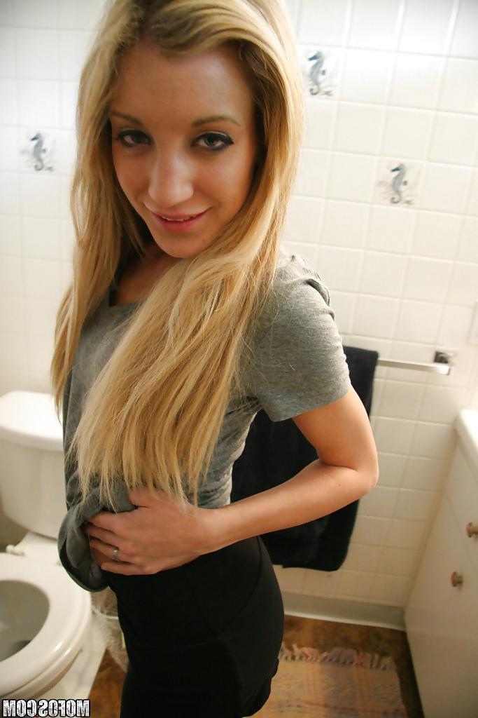 16P Round ass blonde babe Amy Brooke showing off her new panties