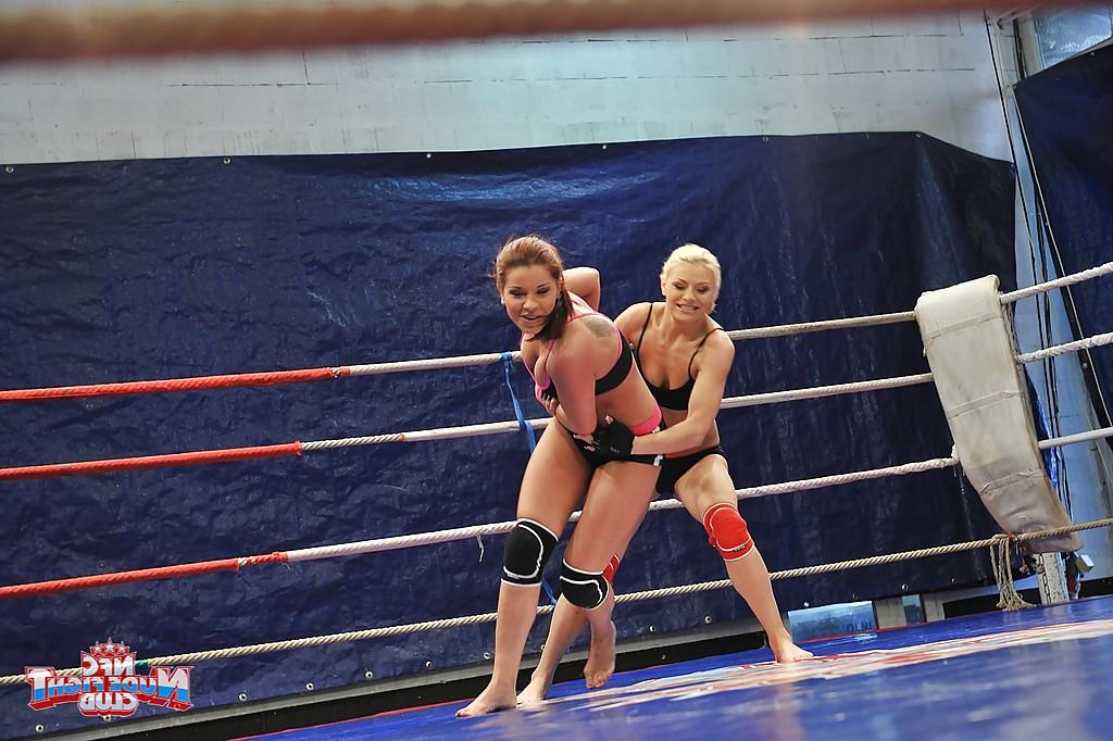 16P Angel Rivas & Niky Gold catfighting and kissing each other in a ring