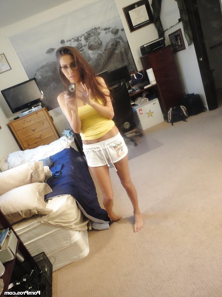 16P Busty girlfriend April O'Neil makes amateur shots of herself naked