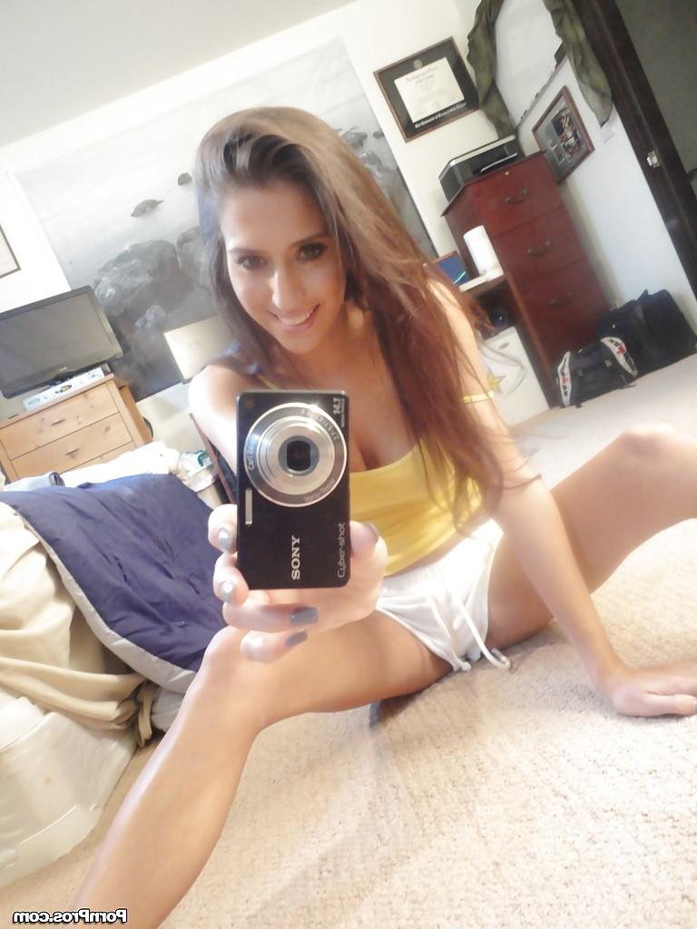 16P Busty girlfriend April O'Neil makes amateur shots of herself naked