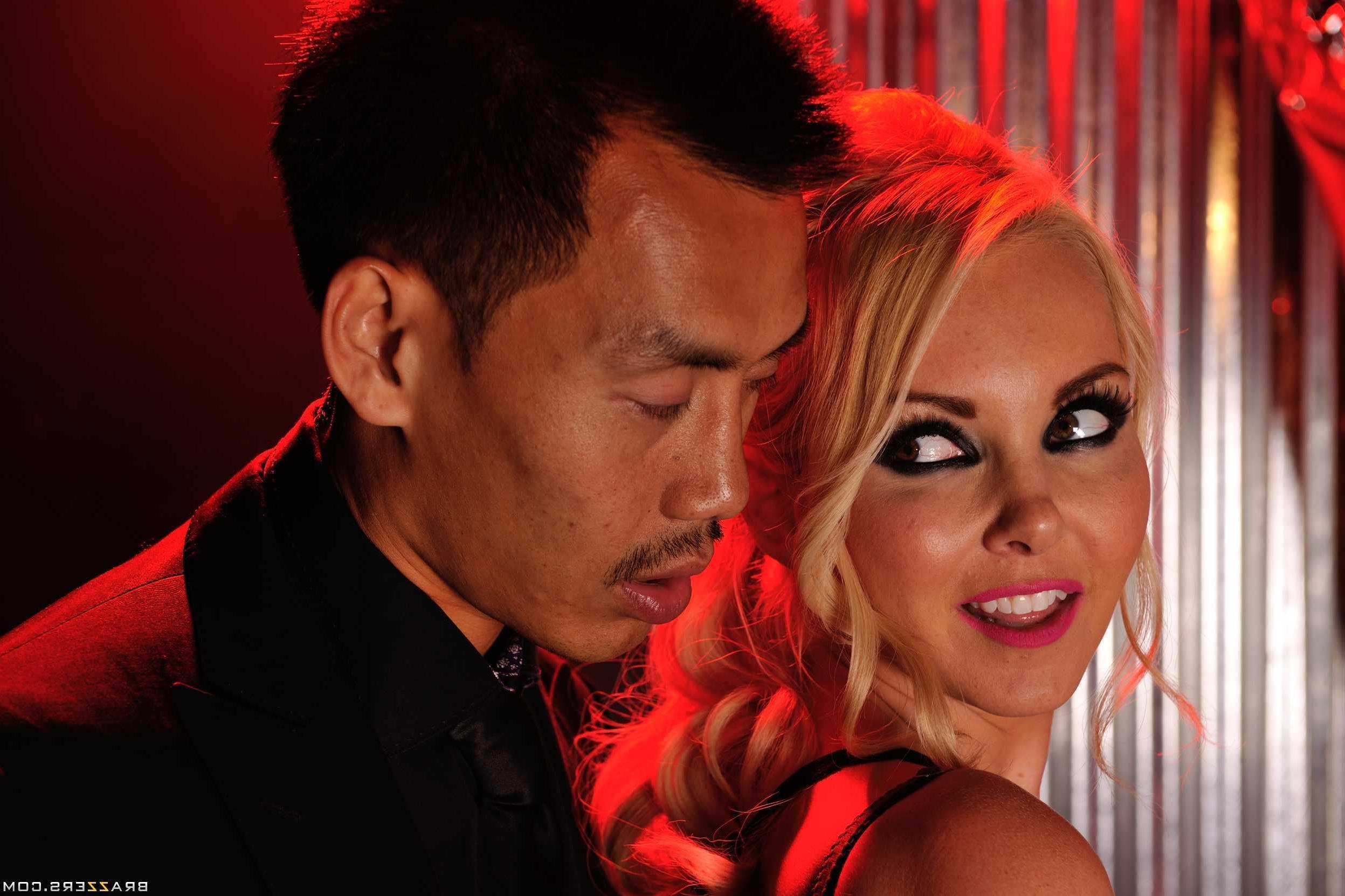 20P Blonde hottie Aaliyah Love gets drilled by her masseur