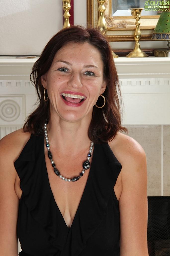16P Stunning milf slut Ava Aurstin is showing her brand new black panties