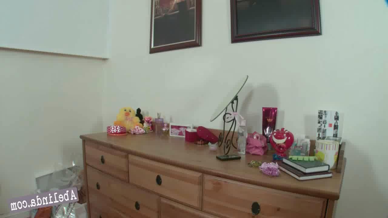 20P Pictures of Abelinda masturbating in her bedroom