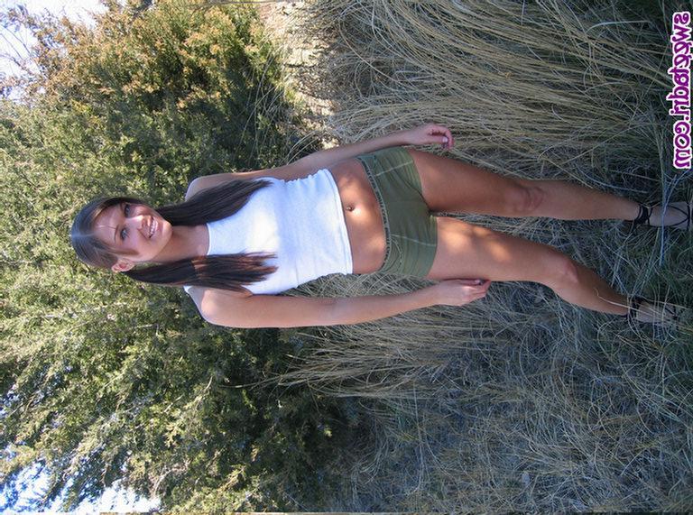 20P Pictures of Sweet Adri flashing her sexy body outside