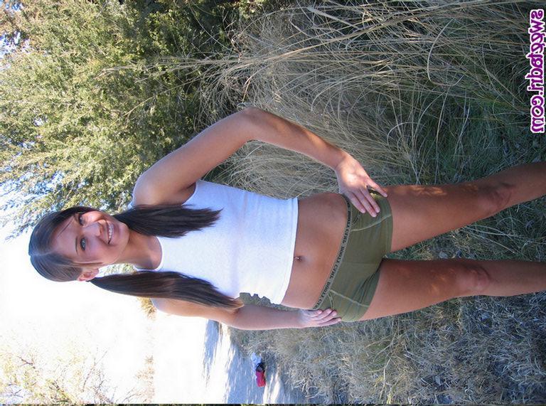 20P Pictures of Sweet Adri flashing her sexy body outside