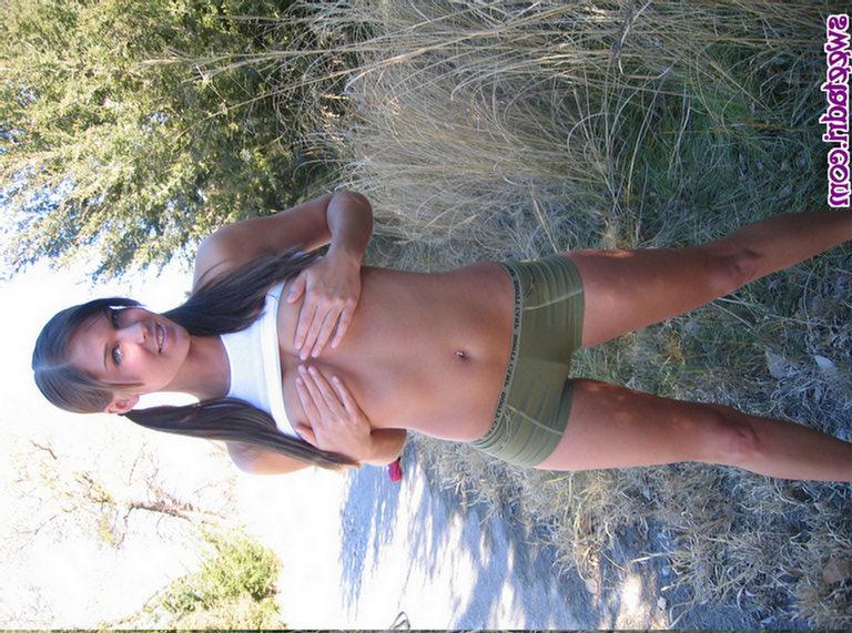 20P Pictures of Sweet Adri flashing her sexy body outside