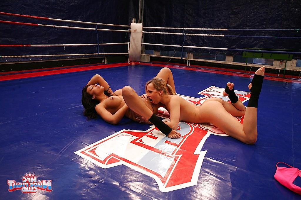 16P Sexy lesbians licking each other's cunts after rough catfight