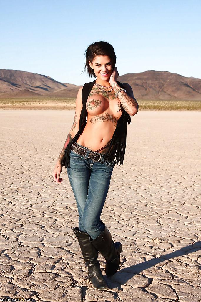 16P Tattooed babe Bonnie Rotten showcasing her big jugs outdoor