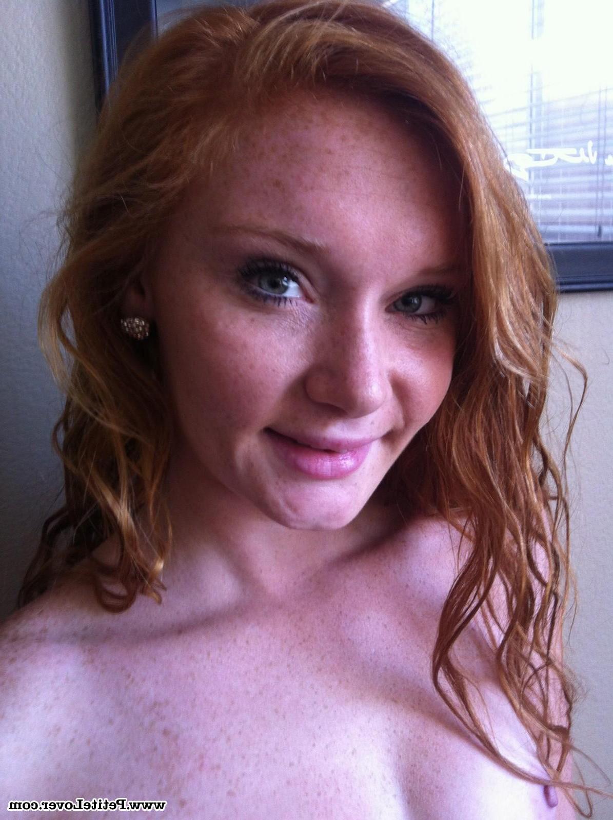 16P Redhead coed Alex Tanner shares some selfies of her hot body