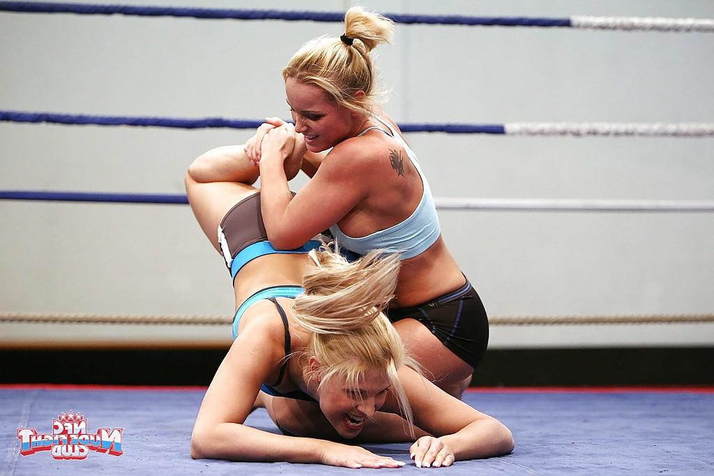 16P Wild catfight of pretty sporty babes ends up with pussy licking