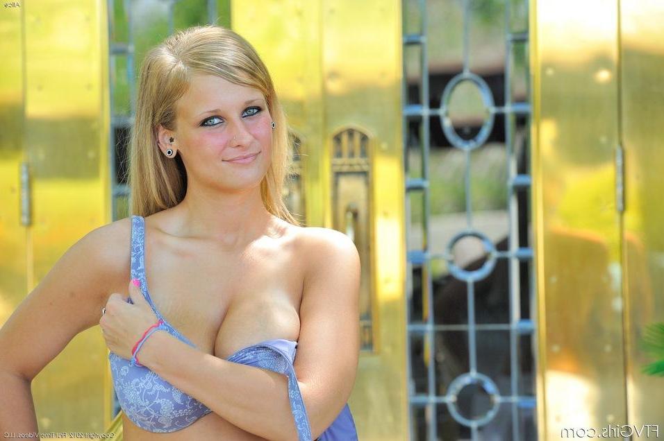 15P Pictures of busty blonde teen Alice fingering her wet pussy