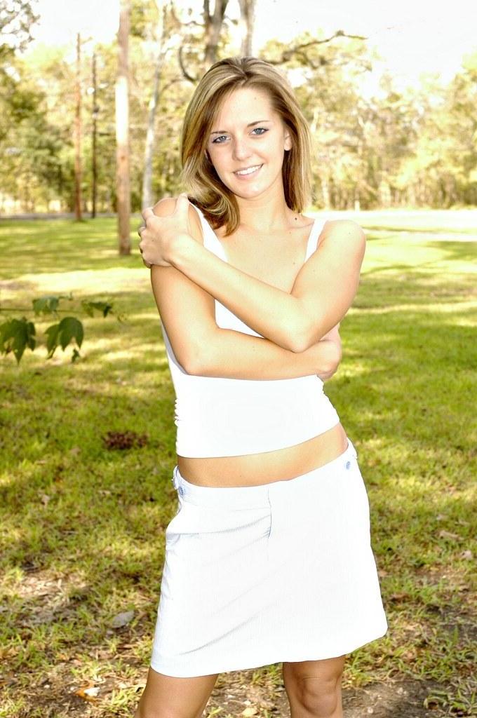 16P Pictures of All About Ashley showing off her nude body outside