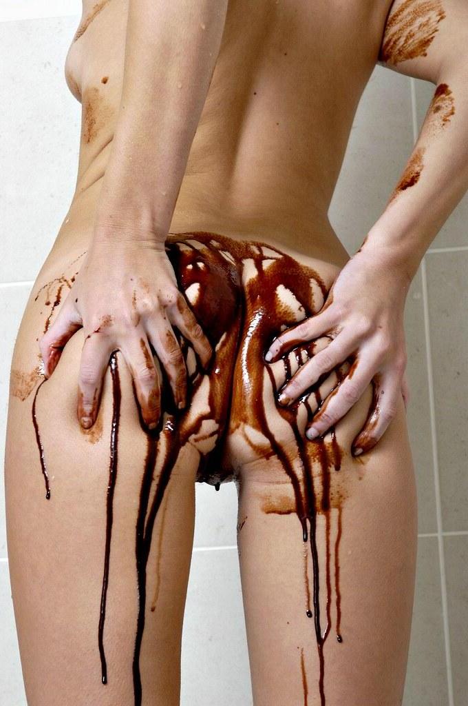 16P Pictures of All About Ashley covering her body in chocolate syrup