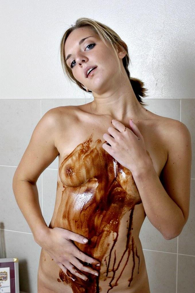 16P Pictures of All About Ashley covering her body in chocolate syrup