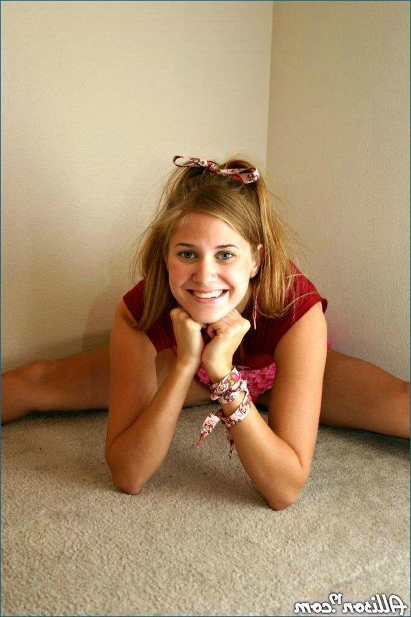 16P Pictures of teen babe Allison 19 sucking on a lollipop