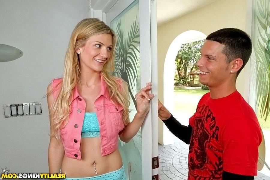 20P Tight blonde teen Amanda Tate gets fucked hard in bed