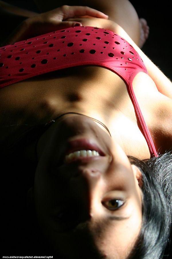 20P Pictures of hot teen cutie Amanda showing off her pretty face and body