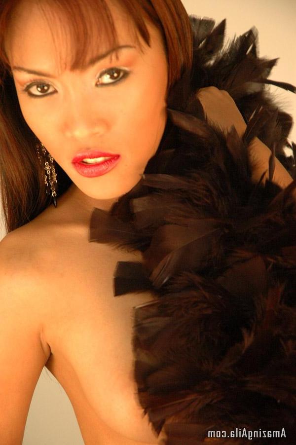 15P Pictures of teen girl Amazing Aila teasing with her hot body