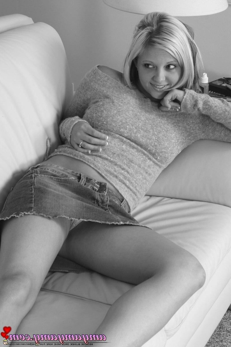 20P Pictures of Amy showing you her panties and round ass