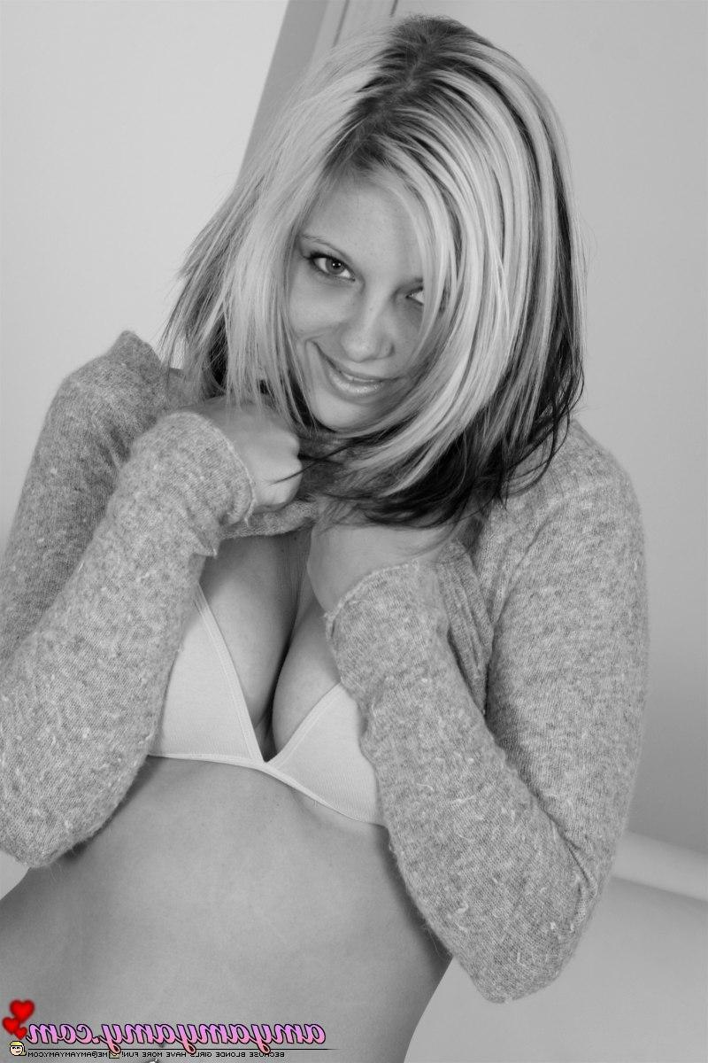 20P Pictures of Amy showing you her panties and round ass