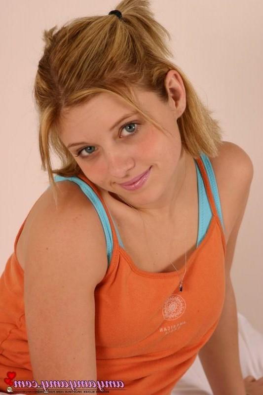18P Amy gets a little naughty in bed