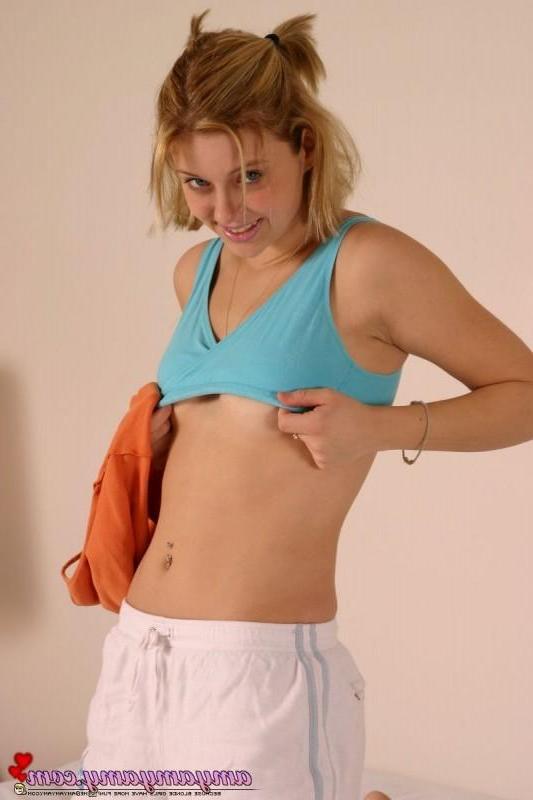 18P Amy gets a little naughty in bed