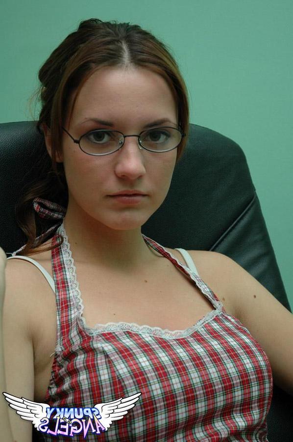 20P Pictures of a hot teen in a dress