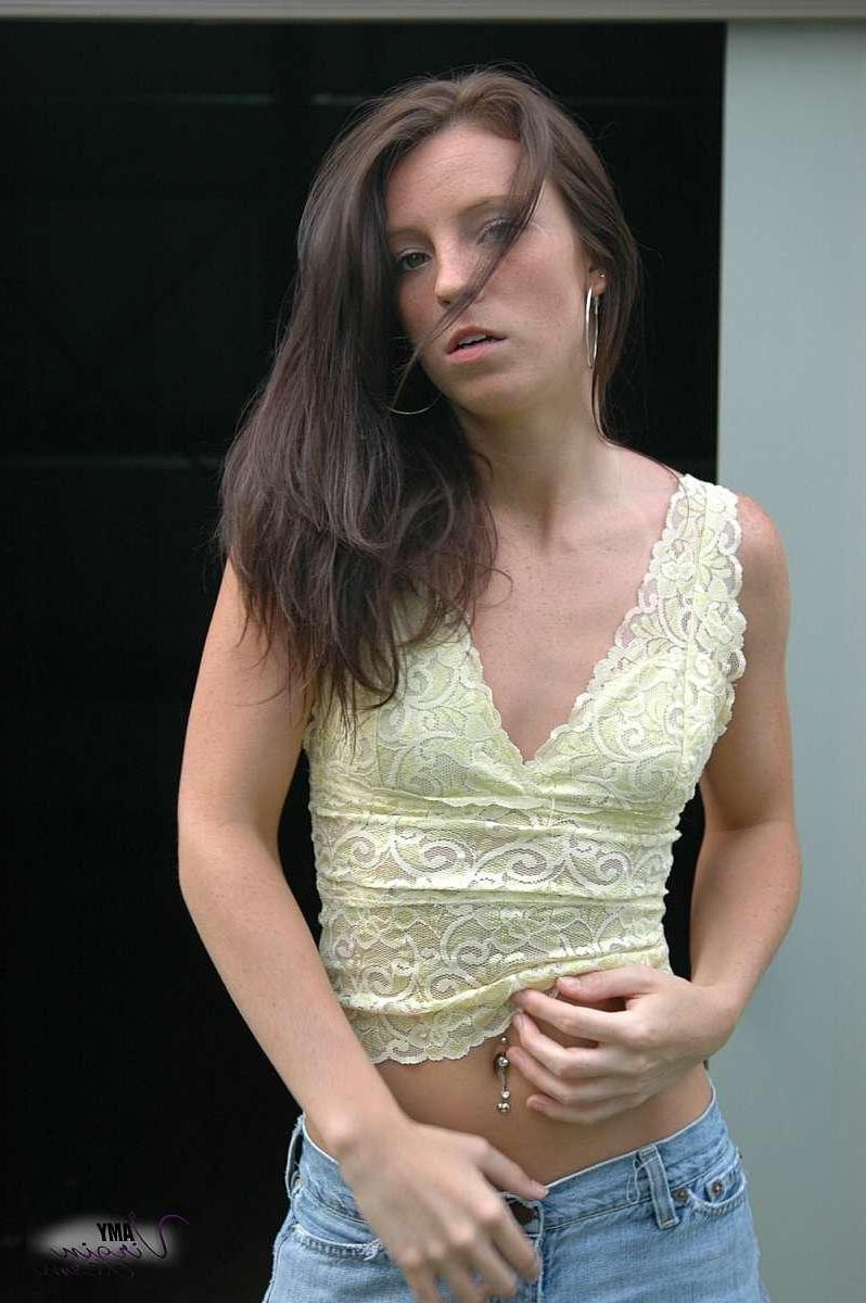 20P Pictures of teen star Amy Virgin showing off her body outside