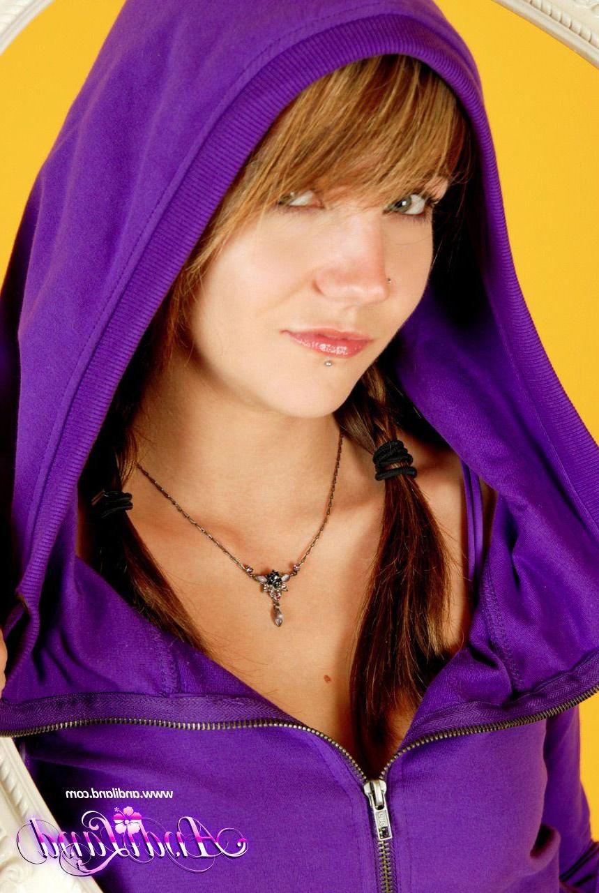 15P Pictures of Andi teasing you with her hot body