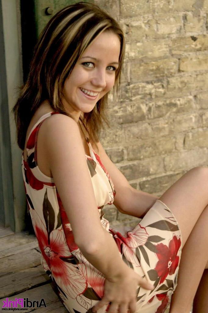 15P Pictures of Andi Pink letting you see up her dress