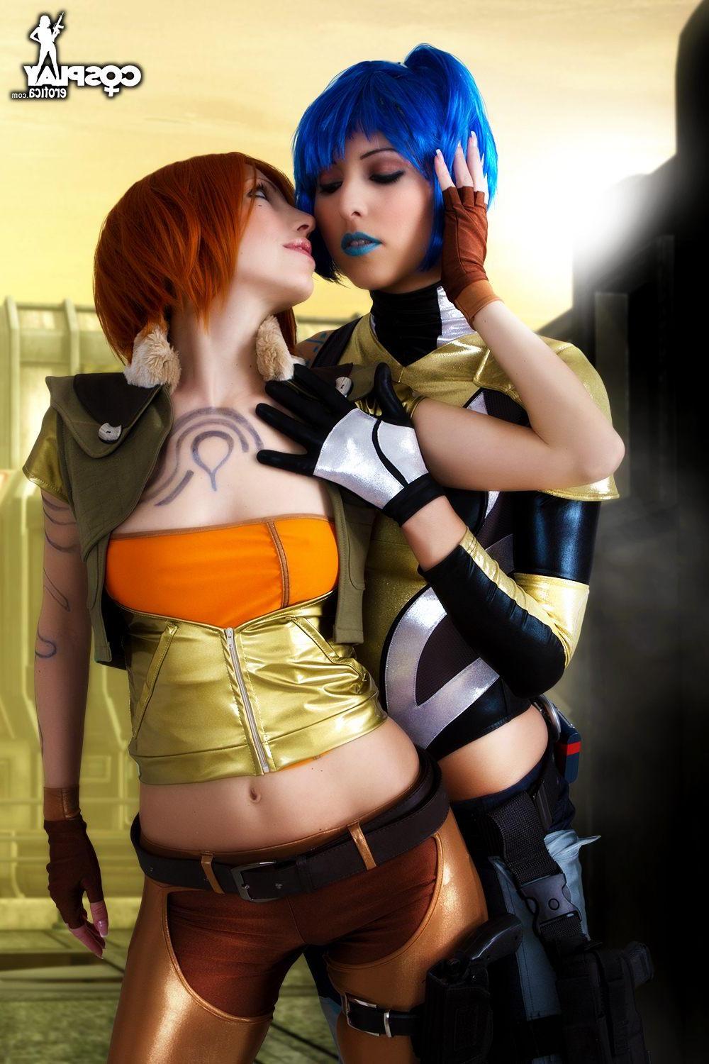 12P Hot cosplayers Anne and Angela do a sexy Borderlands lesbian scene