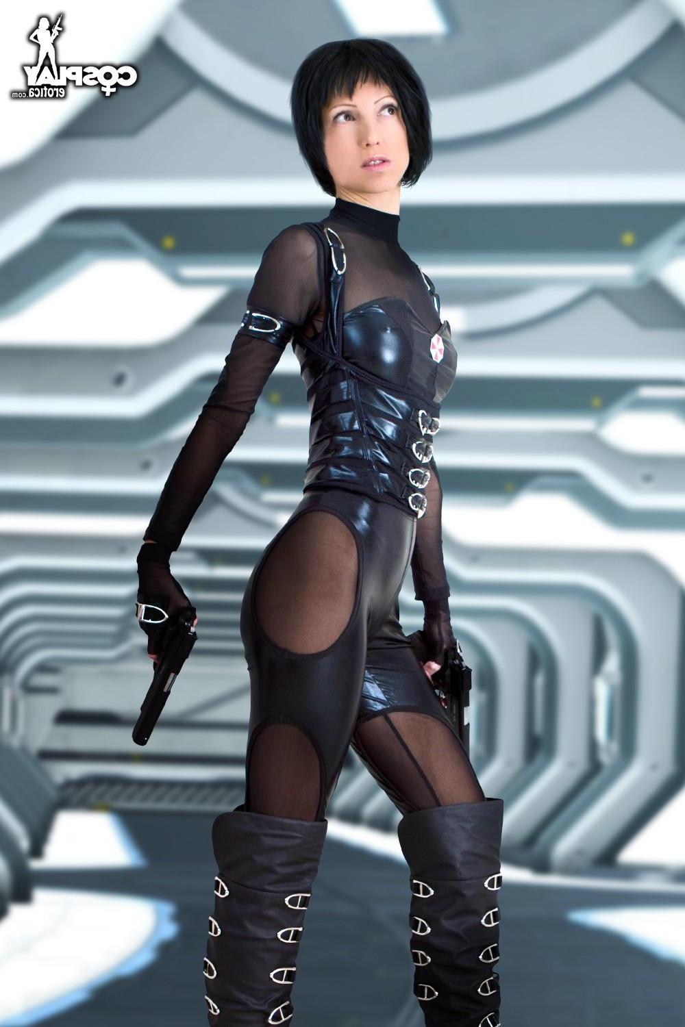 12P Cosplay babe Angela is ready to take down the infected