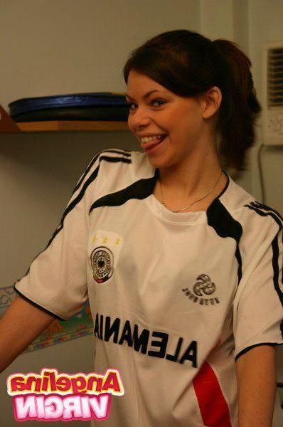 16P Pictures of Angelina Virgin flaunting her beautiful body